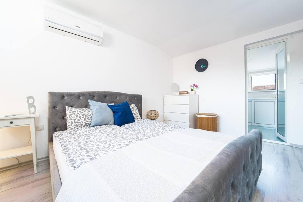 Central Apartment 2Bd Next To Vitosha Bul. Sofia Zewnętrze zdjęcie