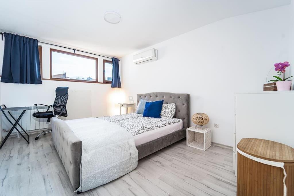 Central Apartment 2Bd Next To Vitosha Bul. Sofia Zewnętrze zdjęcie